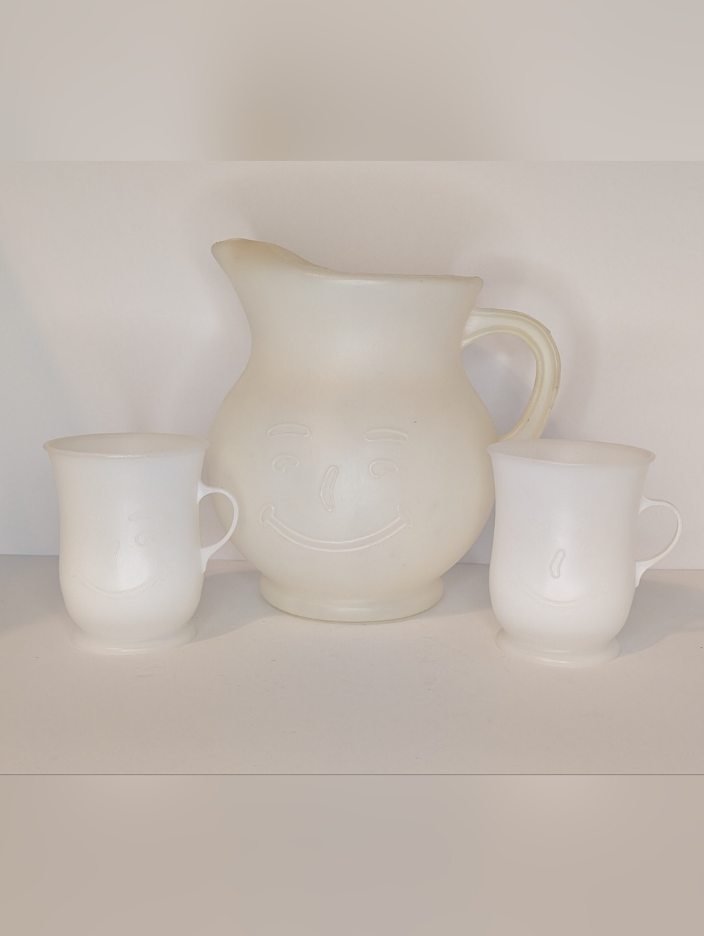 Vintage Kool-Aid Pitcher with 2 Cups - 2 Quart - 1980s Plastic